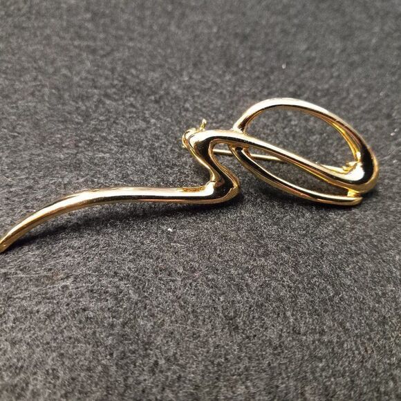LR Gold Tone "Do The Twist" Brooch - Picture 1 of 6